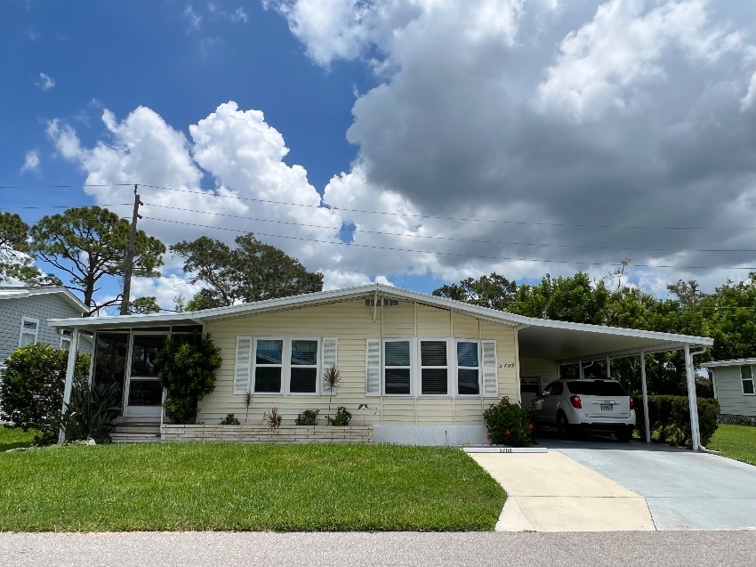 5709 Seven Oaks Dr. a Sarasota, FL Mobile or Manufactured Home for Sale