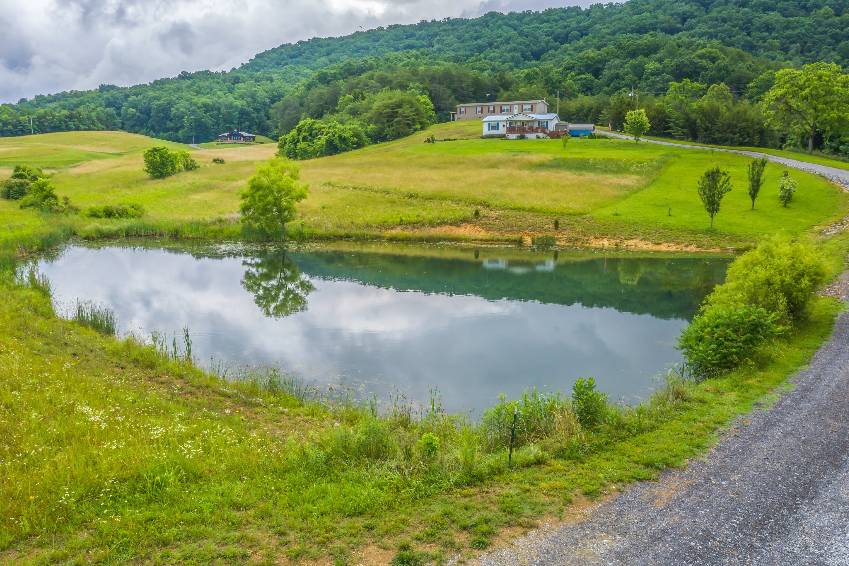 Mobile / Manufactured Home for sale Bulls Gap, TN 37711. Listed on MHGiant.com