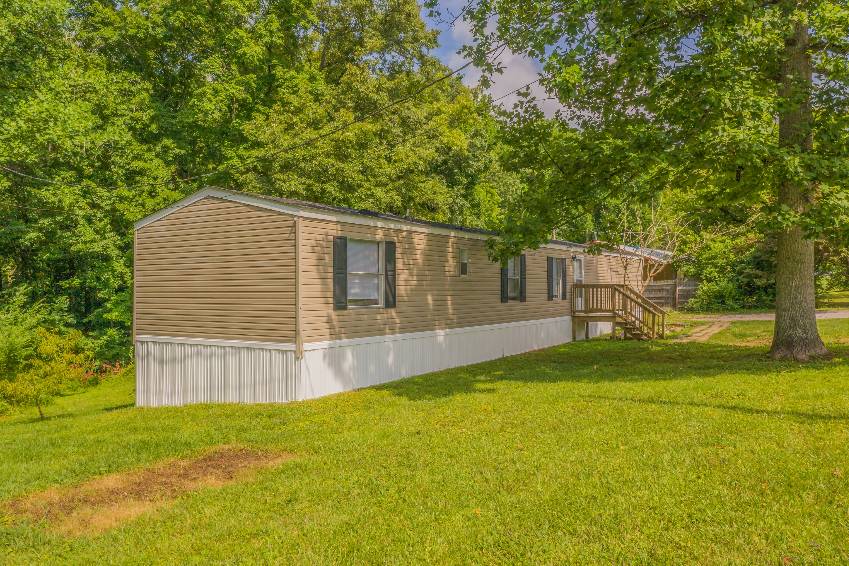 Oakdale, TN Mobile Home for Sale located at 248 Crab Orchard Cem 