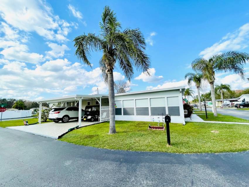 Auburndale, FL Mobile Home for Sale located at 80 Los Palms Dr Central Leisure Lake