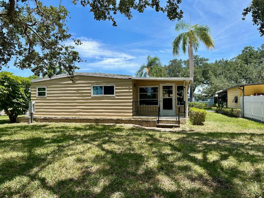 Sarasota, FL Mobile Home for Sale located at 5918 Braigadoon Way Camelot Lakes Village