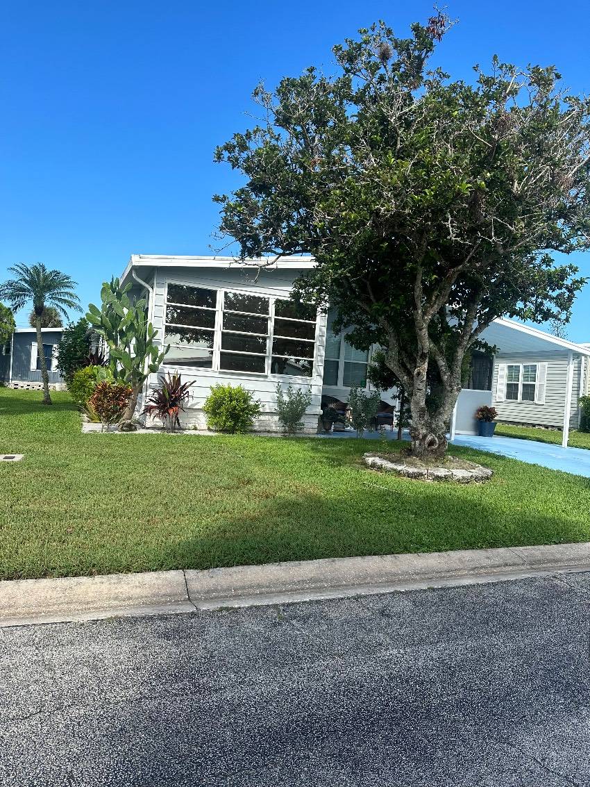 Vero Beach, FL Mobile Home for Sale located at 8775 20th Street Lot 619 Countryside