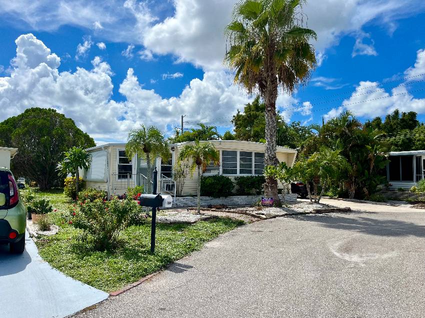 Venice, FL Mobile Home for Sale located at 904 Vincent Bay Indies