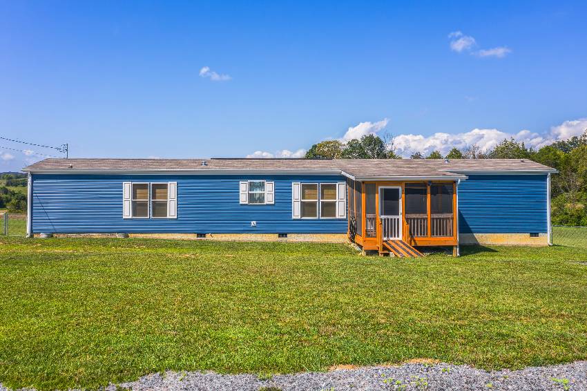 Whitesburg, TN Mobile Home for Sale located at 596 Robertson Creek Road 