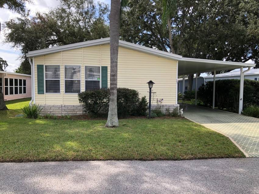 Lake Alfred, FL Mobile Home for Sale located at 311 Winter Garden Court Kings Pointe