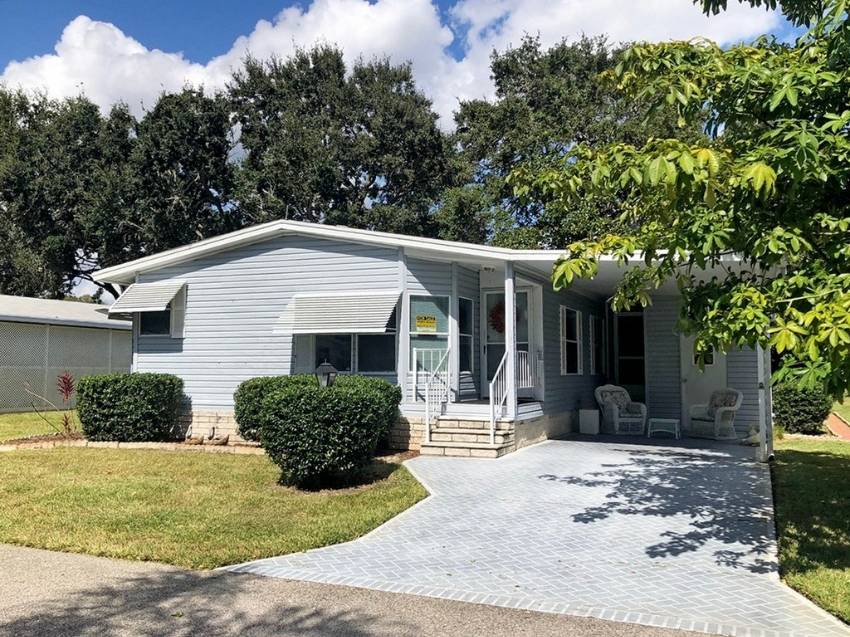 Lake Alfred, FL Mobile Home for Sale located at 314 Winter Garden Court King Pointe