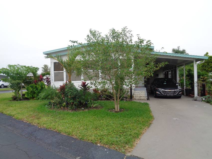 Lakeland, FL Mobile Home for Sale located at 317 Lighthouse Way Beacon Hill Colony