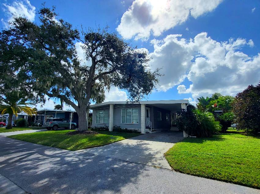 Sarasota, FL Mobile Home for Sale located at 5812 Danbury Lane Camelot Lakes Village