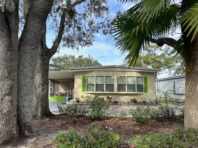 Clearwater, FL Mobile Home for Sale located at 15777 Bolesta Road #211 Shady Lane Oaks