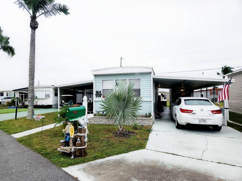Winter Haven, FL Mobile Home for Sale located at 70 Temple Circle Orange Manor East