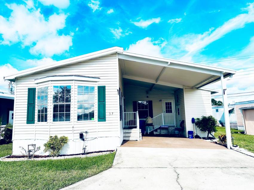 Lakeland, FL Mobile Home for Sale located at 37 A A Street Georgetowne Mobile Manor