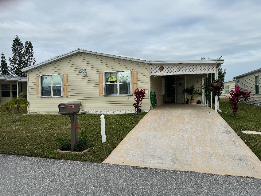 Fort Pierce, FL Mobile Home for Sale located at 6708 Dulce Real Spanish Lakes Fairways