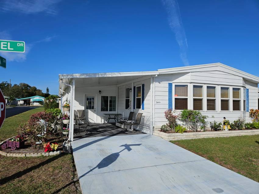 Winter Haven, FL Mobile Home for Sale located at 12 Navel Drive Orange Manor West