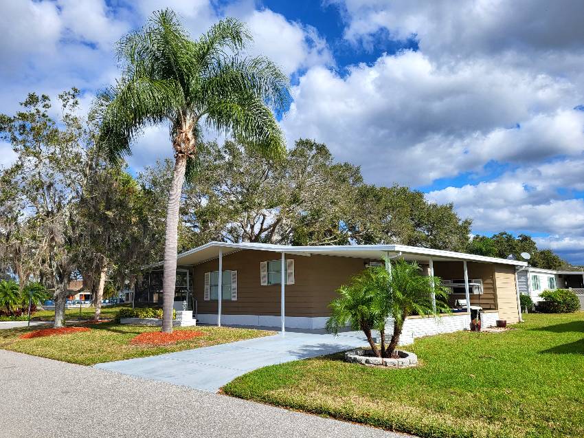 Sarasota, FL Mobile Home for Sale located at 5401 Stonehaven Lane Camelot Lakes Village