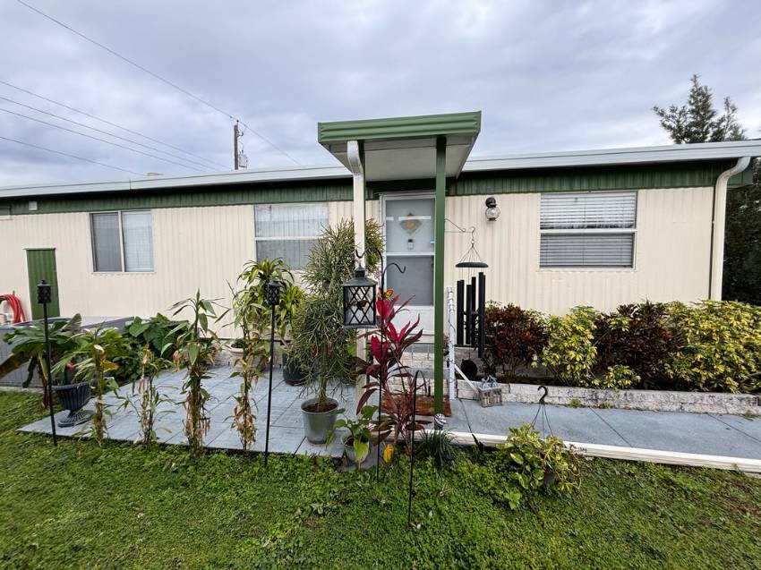 Lakeland, FL Mobile Home for Sale located at 34 D D Street Georgetowne Manor