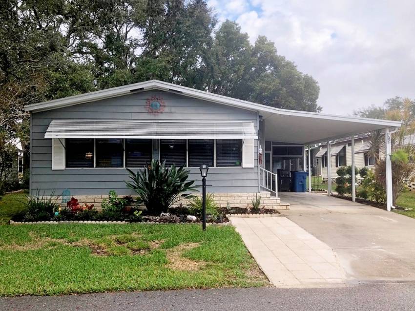 Lake Alfred, FL Mobile Home for Sale located at 304 Winter Garden Ct Kings Pointe