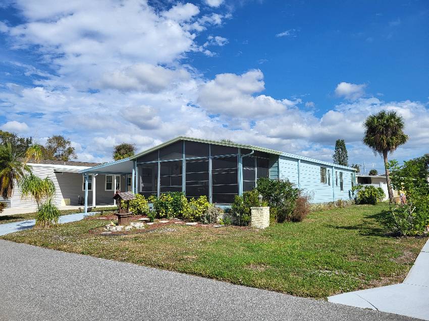 Sarasota, FL Mobile Home for Sale located at 5337 Ashford Place Camelot Lakes Village