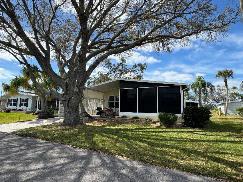 Sarasota, FL Mobile Home for Sale located at 5654 Scarborough Ln Camelot East Village