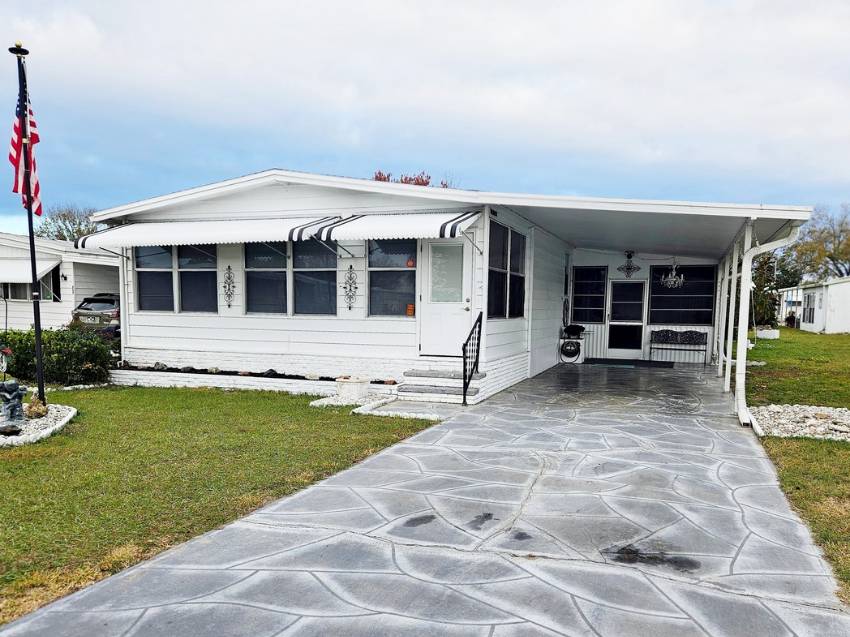Dundee, FL Mobile Home for Sale located at 206 Rainbow Lane West Dell Lake Village