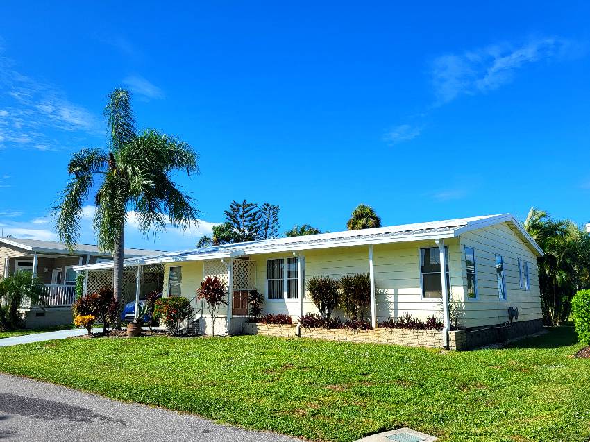 Sarasota, FL Mobile Home for Sale located at 5262 Camelot Drive East Camelot Lakes Village