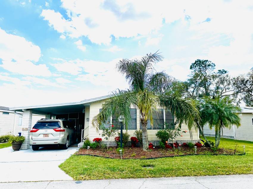 Lakeland, FL Mobile Home for Sale located at 1308 Deverly Drive Schalamar Creek Golf & Country Club