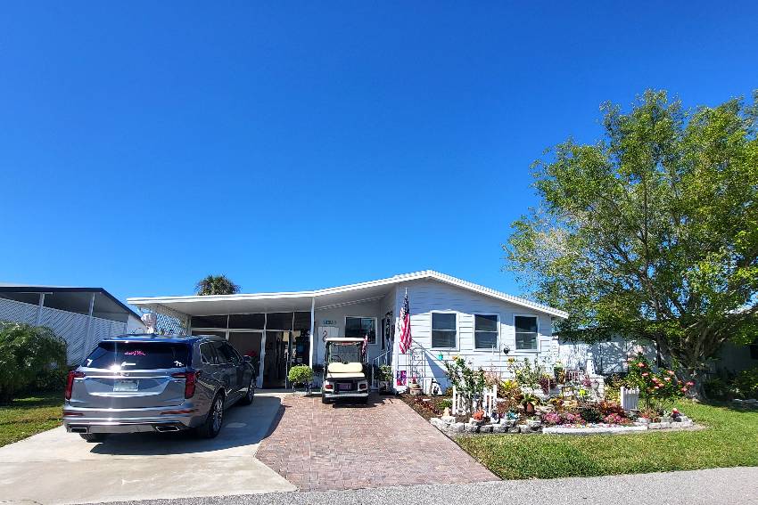 Sarasota, FL Mobile Home for Sale located at 5656 Camelford Drive Camelot Lakes Village
