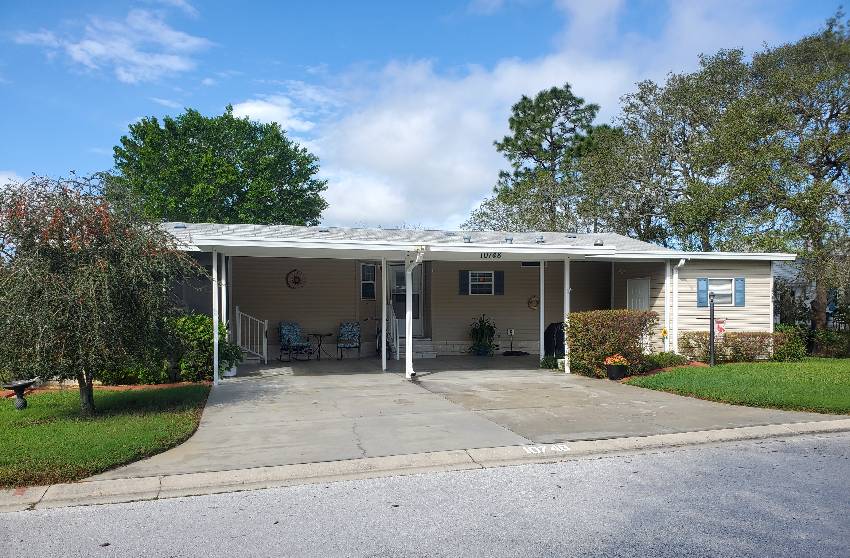 Homosassa, FL Mobile Home for Sale located at 10748 S Sterlingshire Terrace Walden Woods South