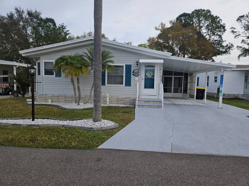 Lake Wales, FL Mobile Home for Sale located at 2324 Thoreau Drive Walden Shores