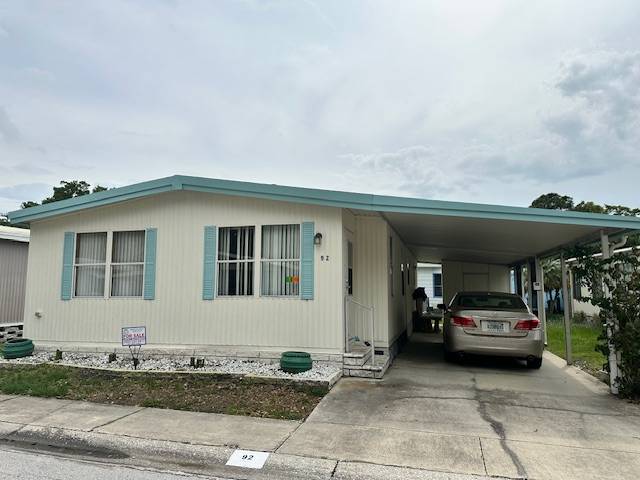 Clearwater, FL Mobile Home for Sale located at 15777 Bolesta Road #92 Shady Lane Oaks