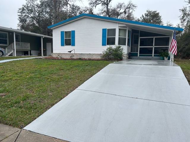 New Port Richey, FL Mobile Home for Sale located at 11720 Imperial Oaks Blvd Imperial Oaks