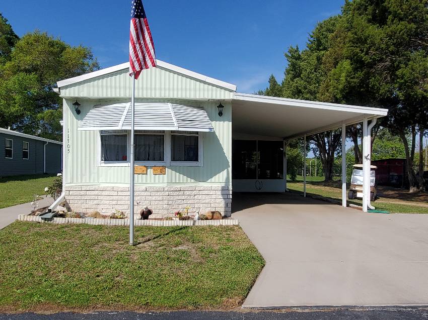 Dade City, FL Mobile Home for Sale located at 11705 Pierview Rd Fishermans Cove