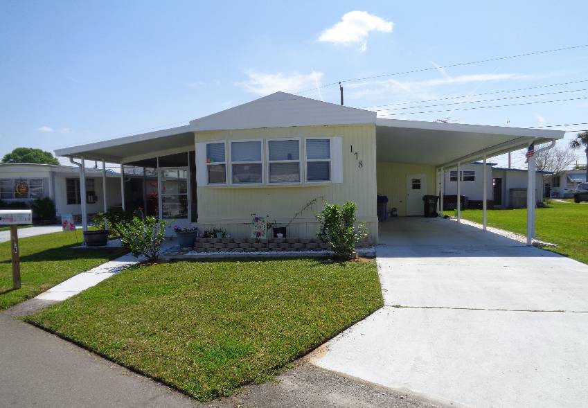 Lakeland, FL Mobile Home for Sale located at 178 Jeff St Twin Palms