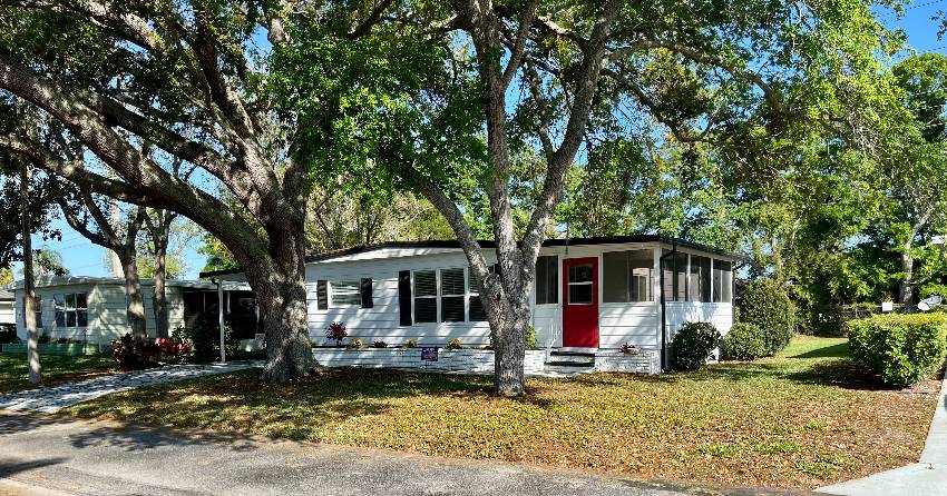Sarasota, FL Mobile Home for Sale located at 5901 Camelot Drive N Camelot Lakes