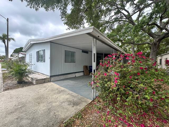 Clearwater, FL Mobile Home for Sale located at 15777 Bolesta #83 Shady Lane Oaks