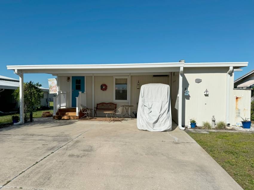 Winter Haven, FL Mobile Home for Sale located at 44 Berna Cir Orange Manor West