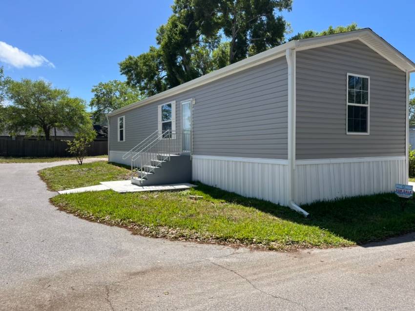 Palm Harbor, FL Mobile Home for Sale located at 20700 Us Hwy 19 Lot 110 Frontier Village