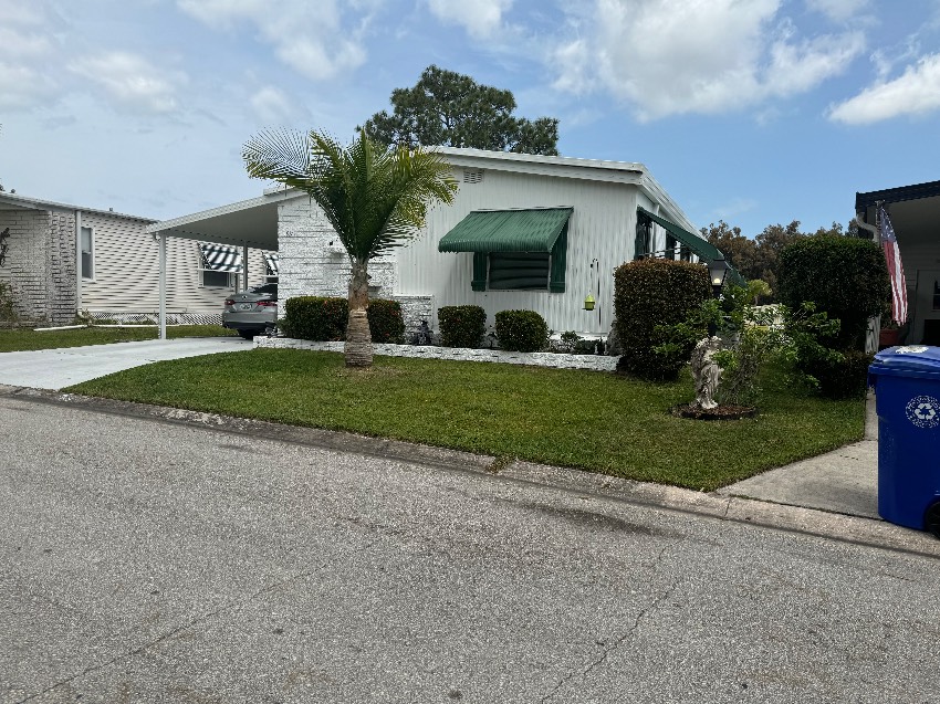 Vero Beach, FL Mobile Home for Sale located at 7000 20th Street Lot 927 Village Green/swan Lake
