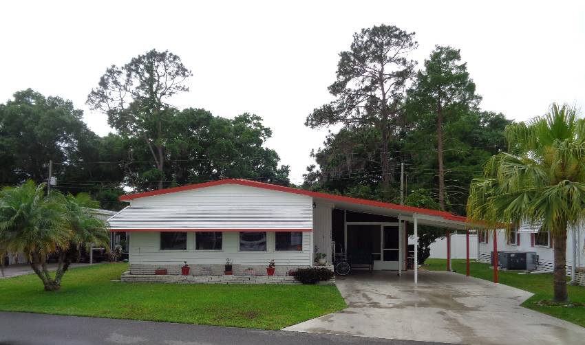 Lakeland, FL Mobile Home for Sale located at 131 Joyce Place Twin Palms