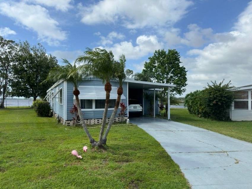 Winter Haven, FL Mobile Home for Sale located at 30 Hide A Way Lane Hidden Golf Club