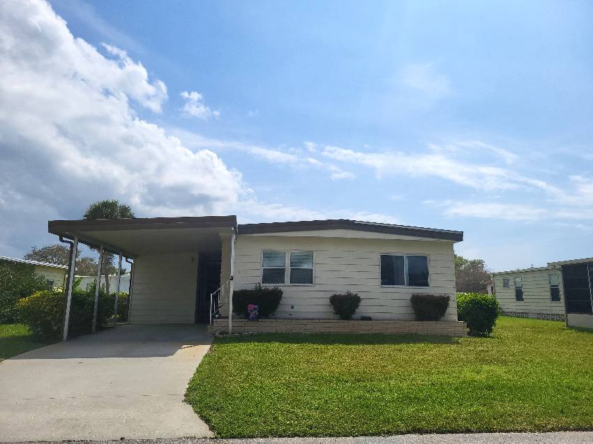 Sarasota, FL Mobile Home for Sale located at 5792 Danbury Lane Camelot Lakes Village