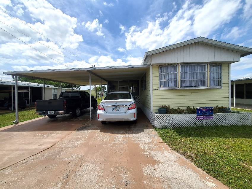 Palmetto, FL Mobile Home for Sale located at 11 Kingsport Ave Coach House