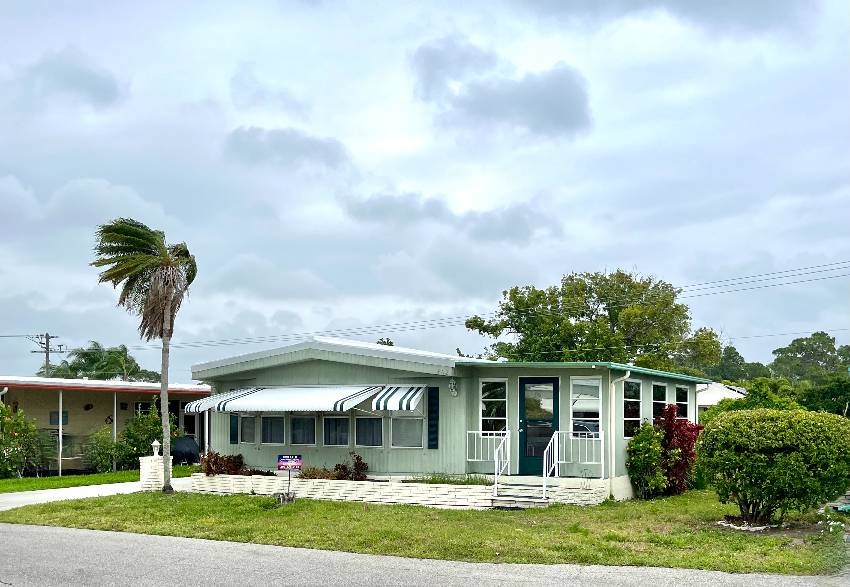 Venice, FL Mobile Home for Sale located at 462 Zacapa Bay Indies
