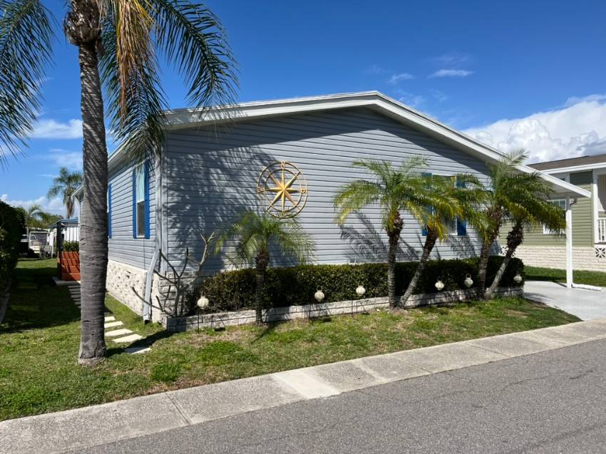 Dunedin, FL Mobile Home for Sale located at 1415 Main St Lot 472 Lake Haven