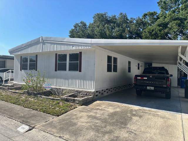 Clearwater, FL Mobile Home for Sale located at 15777 Bolesta Road #106 Shady Lane Oaks