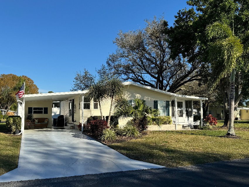Sarasota, FL Mobile Home for Sale located at 5331 Sherbourne Circle Camelot East Village
