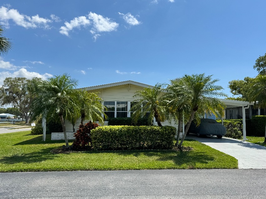 Sarasota, FL Mobile Home for Sale located at 5515 Axminster Dr. Camelot East Village