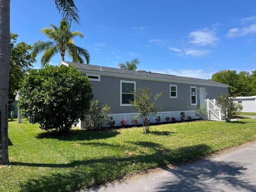 Palm Harbor, FL Mobile Home for Sale located at 30700 Us Hwy 19 Lot 105 Frontier Village