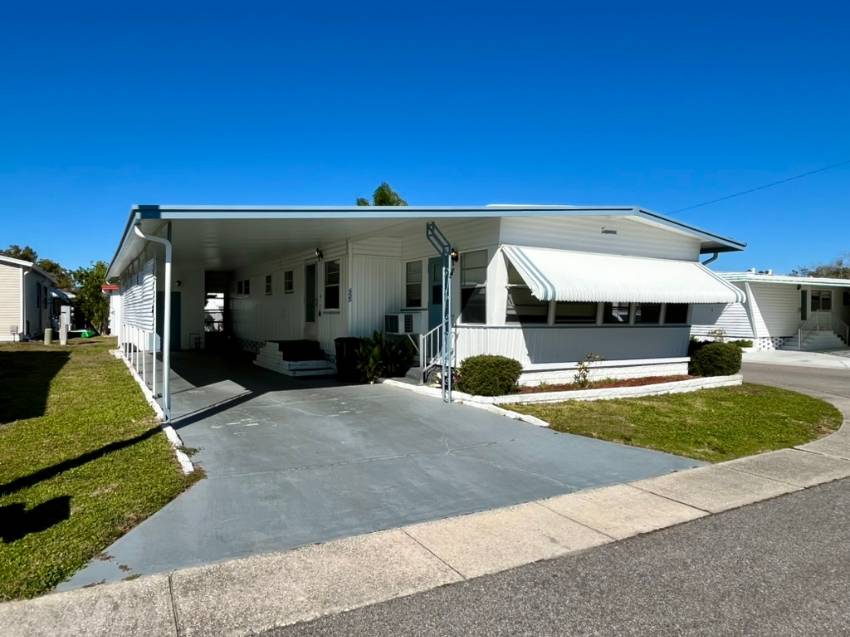 Dunedin, FL Mobile Home for Sale located at 1415 Main St Lot 455 Lake Haven