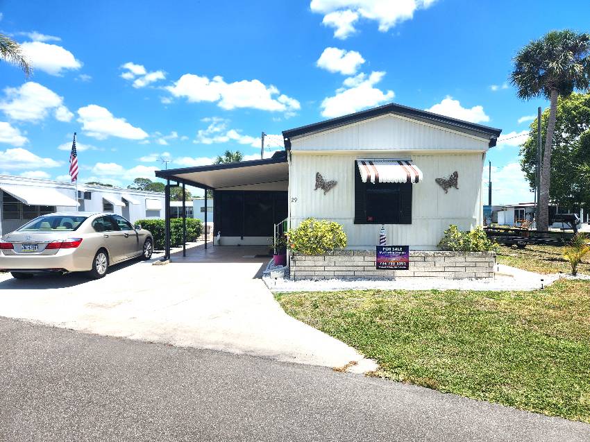 Palmetto, FL Mobile Home for Sale located at 29 Lakeview Dr Coach House