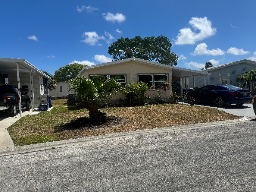 Vero Beach, FL Mobile Home for Sale located at 8775 20th Street Lot 444 Countryside